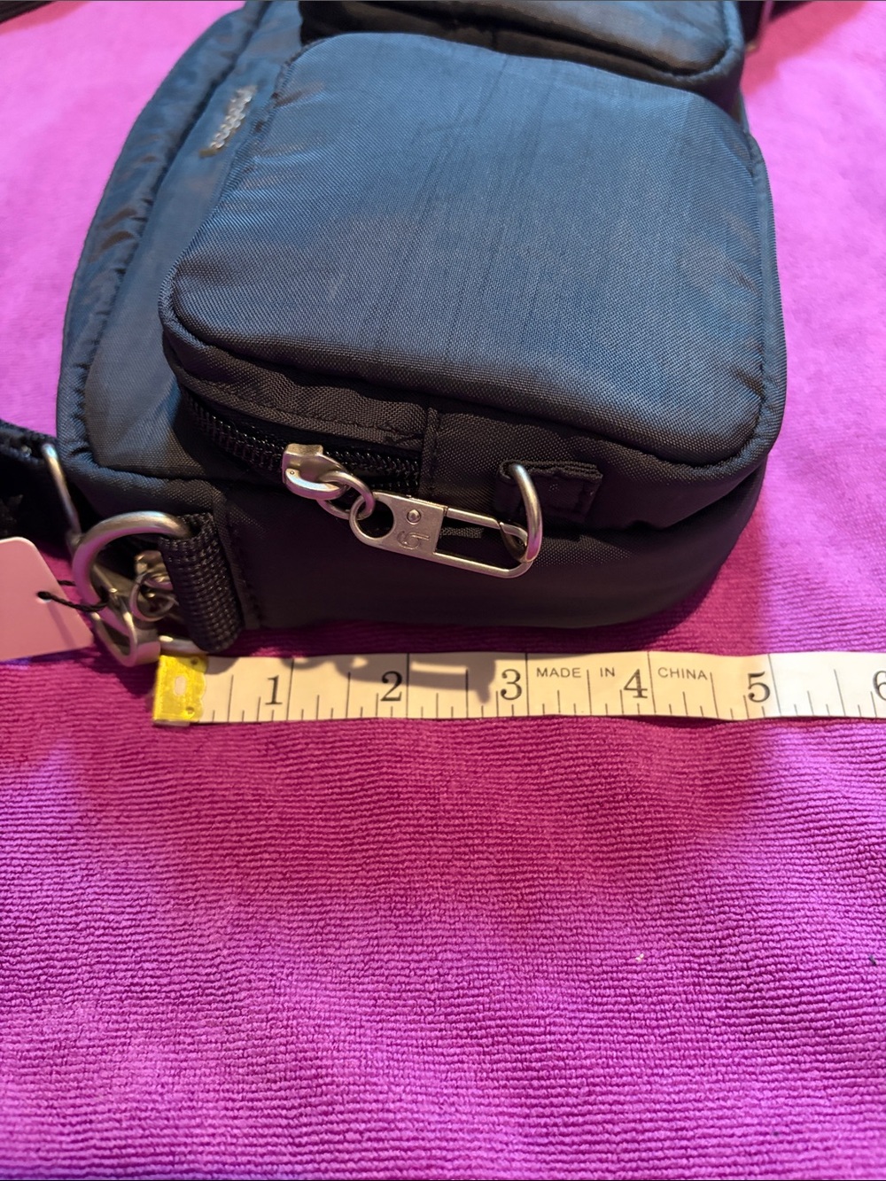 NWT 💙Baggallini SECURITEX TREASURE Crossbody Bag with Dual Front Pockets in Navy - Picture 3 of 8